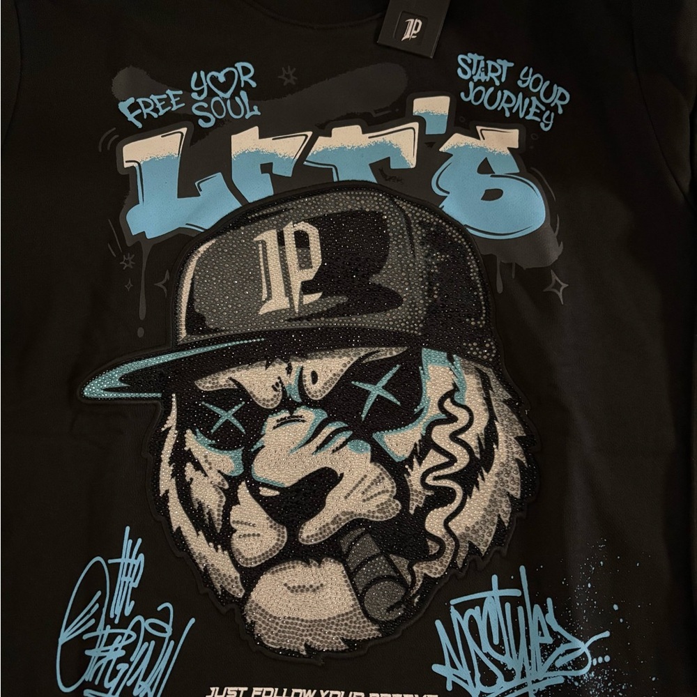 Left Point, Italian luxury crewneck sweater with Black with White Tiger Design